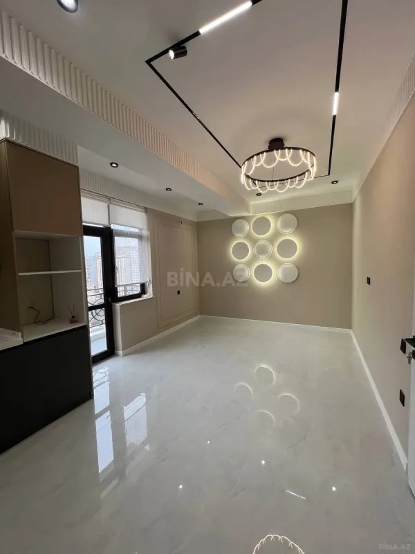 Satılır 4 otaqlı mənzil 137 m²