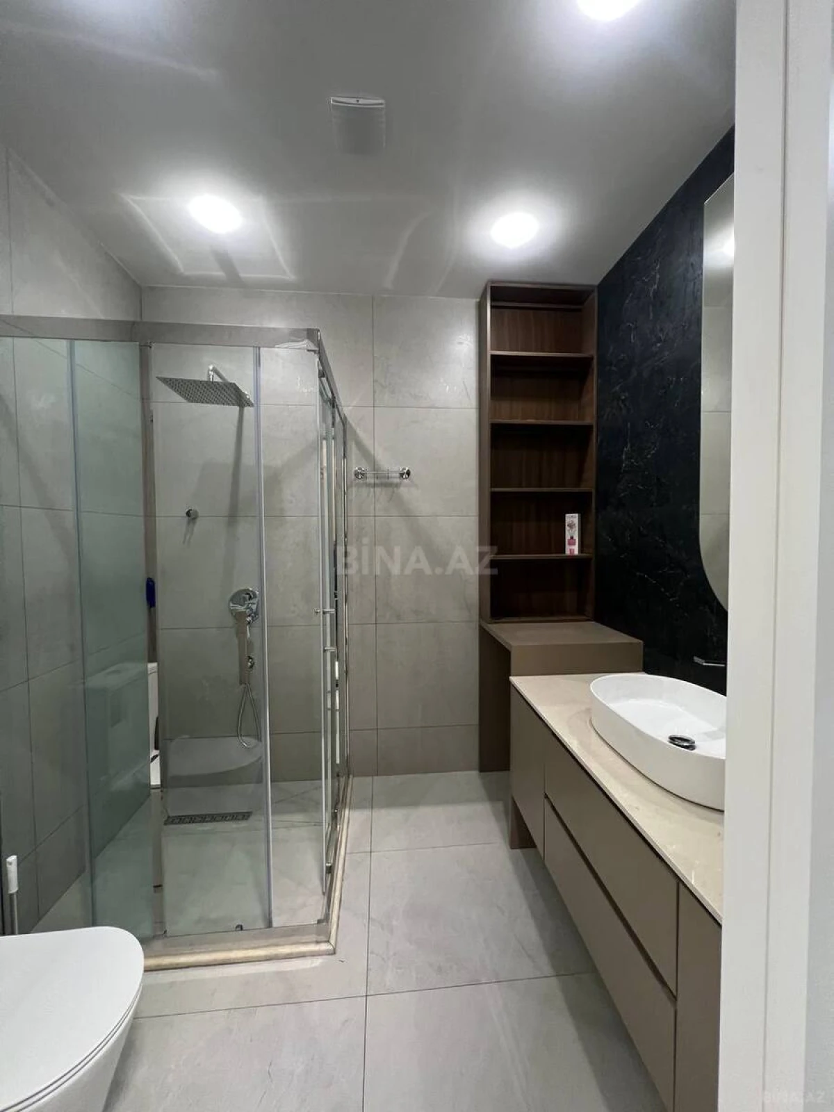 Satılır 4 otaqlı mənzil 137 m²