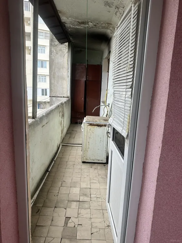 Satılır 4 otaqlı mənzil 130 m²