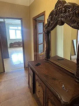 Satılır 4 otaqlı mənzil 130 m²