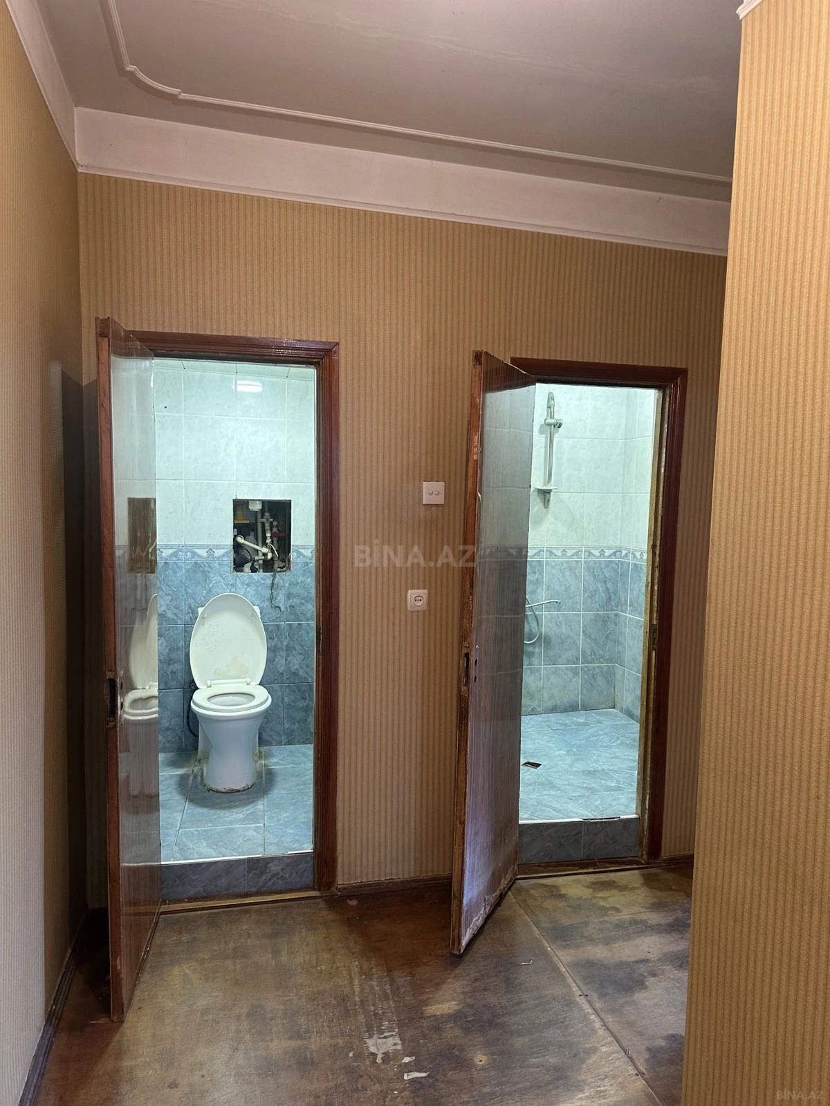 Satılır 4 otaqlı mənzil 130 m²