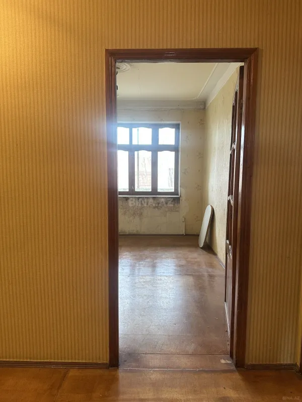 Satılır 4 otaqlı mənzil 130 m²