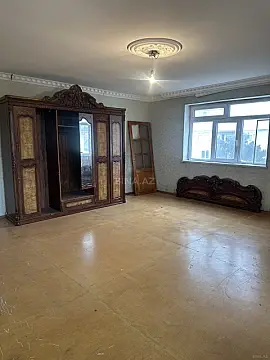 Satılır 4 otaqlı mənzil 130 m²
