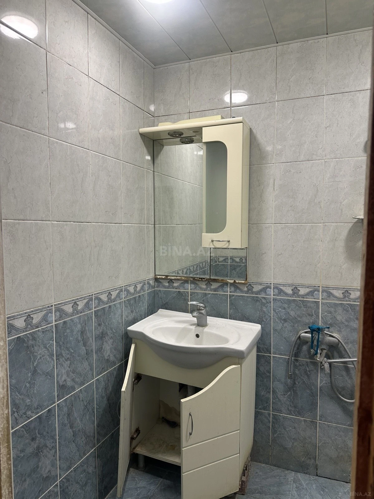 Satılır 4 otaqlı mənzil 130 m²