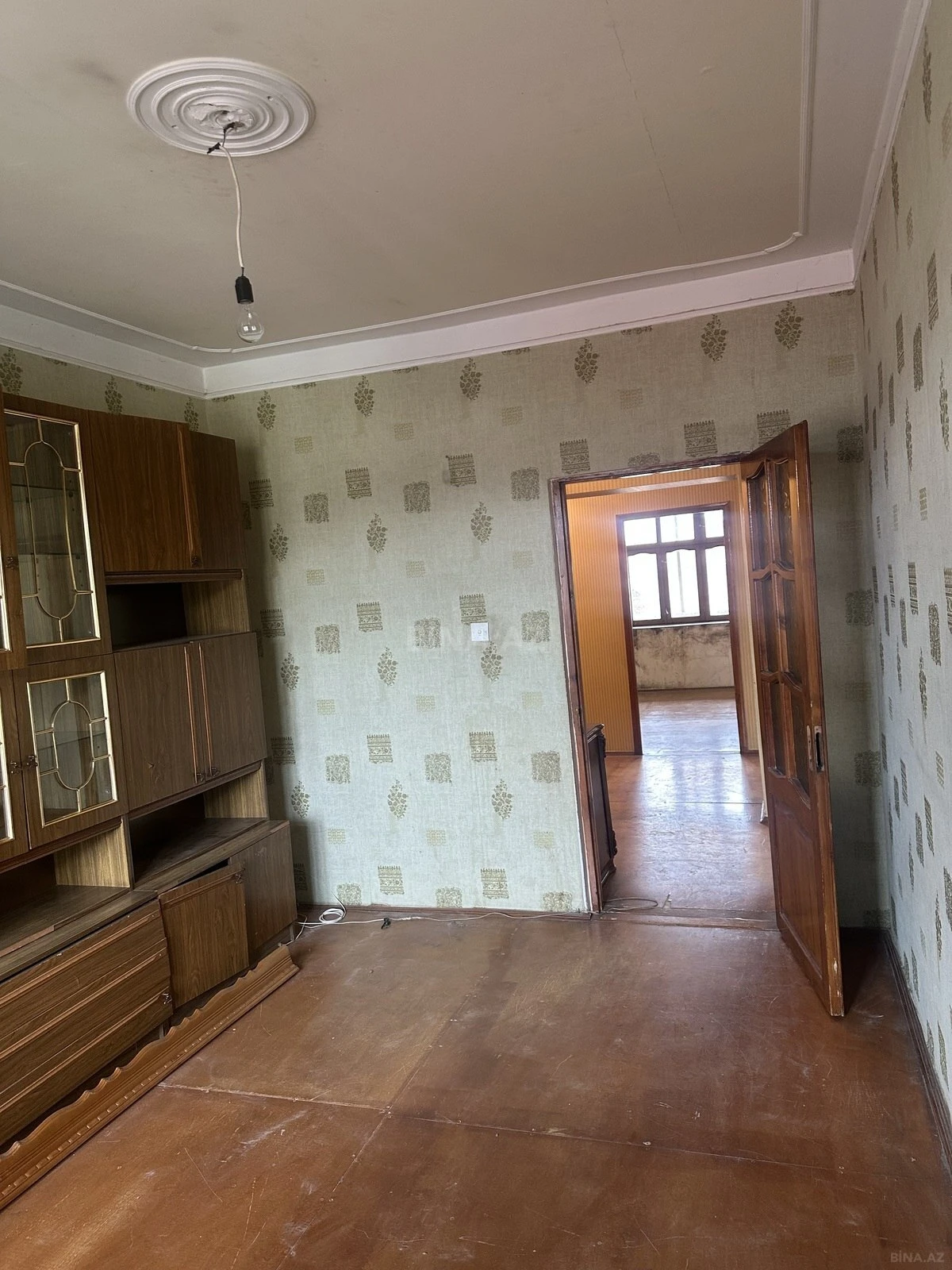 Satılır 4 otaqlı mənzil 130 m²