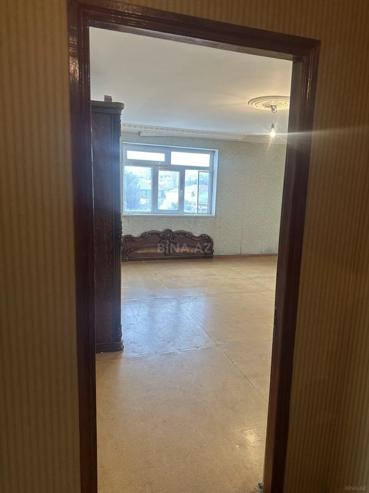 Satılır 4 otaqlı mənzil 130 m²