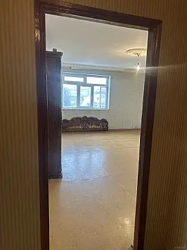 Satılır 4 otaqlı mənzil 130 m²