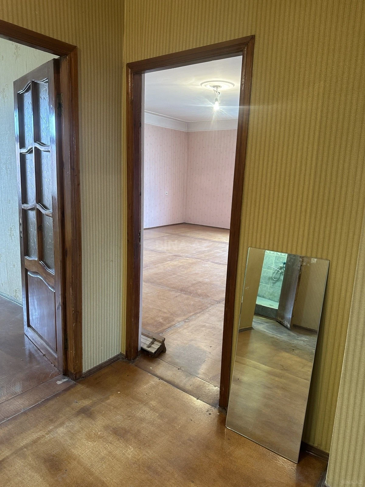 Satılır 4 otaqlı mənzil 130 m²