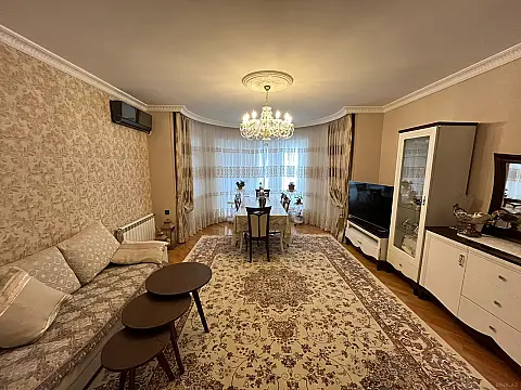Satılır 3 otaqlı mənzil 136 m² — Bakı 3 otaq 136.00 m²