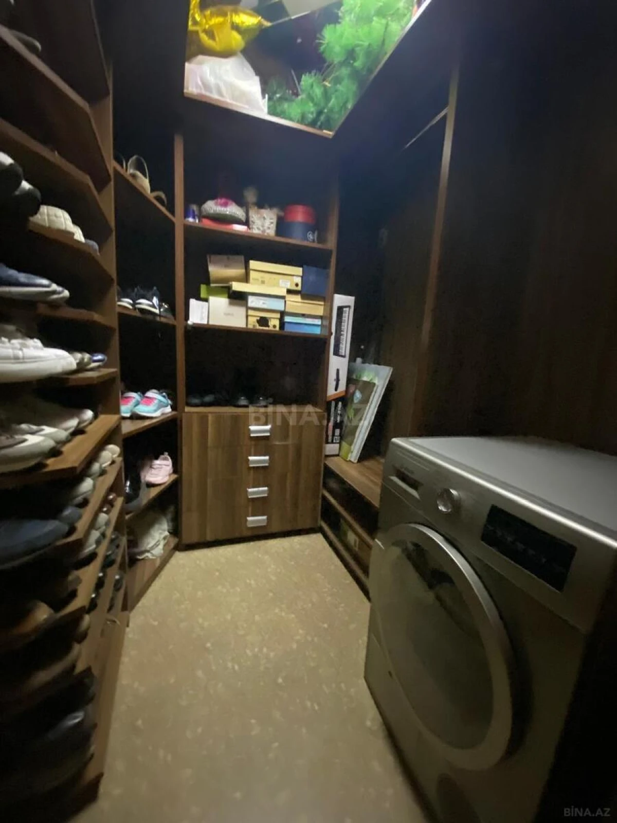 Satılır 3 otaqlı mənzil 172 m²