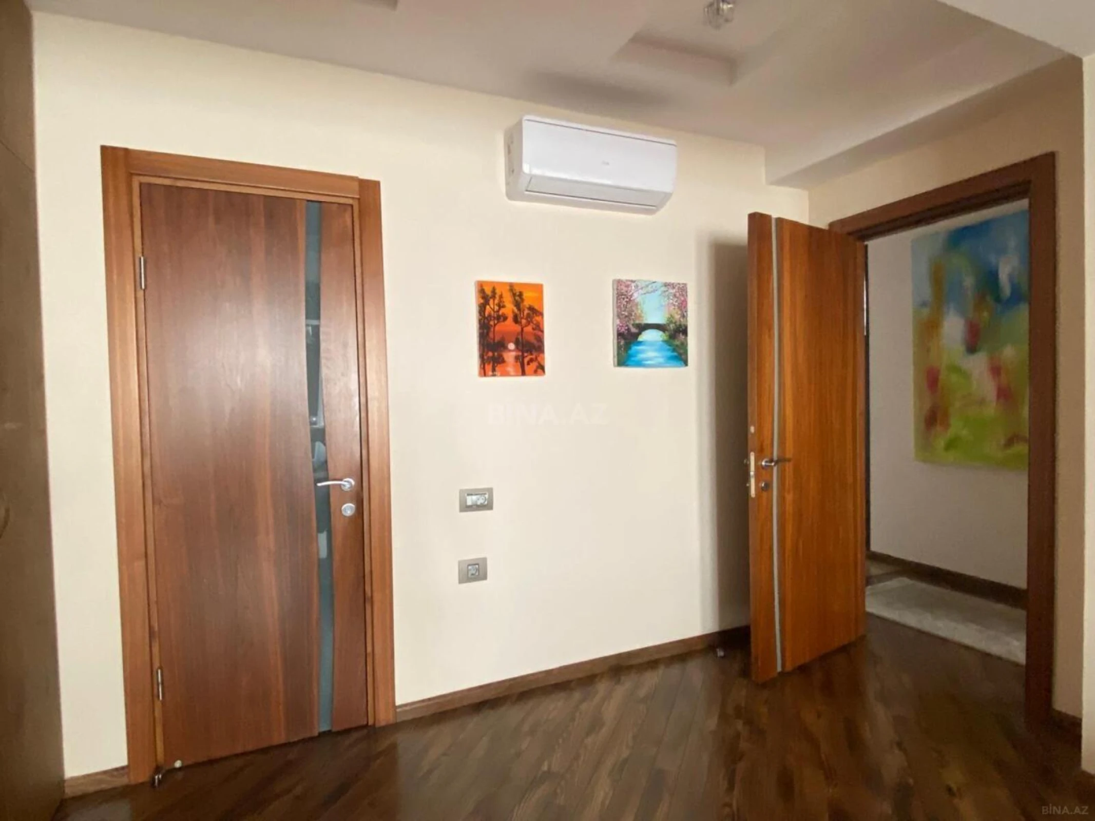 Satılır 3 otaqlı mənzil 172 m²