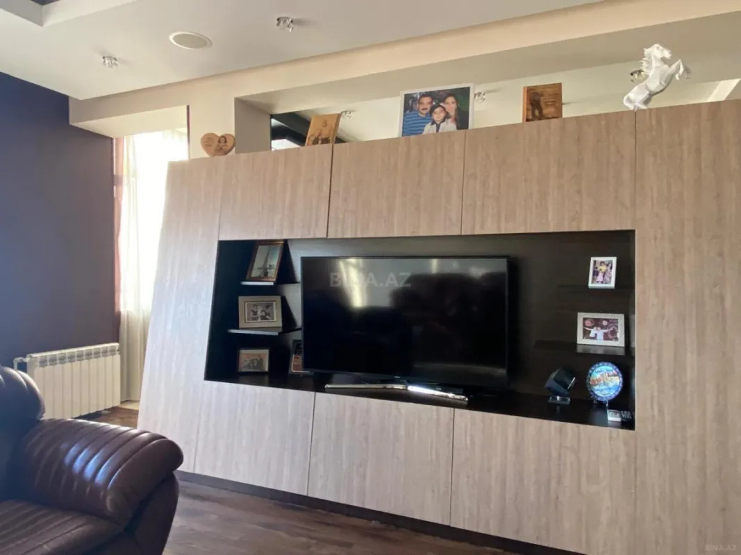 Satılır 3 otaqlı mənzil 172 m²