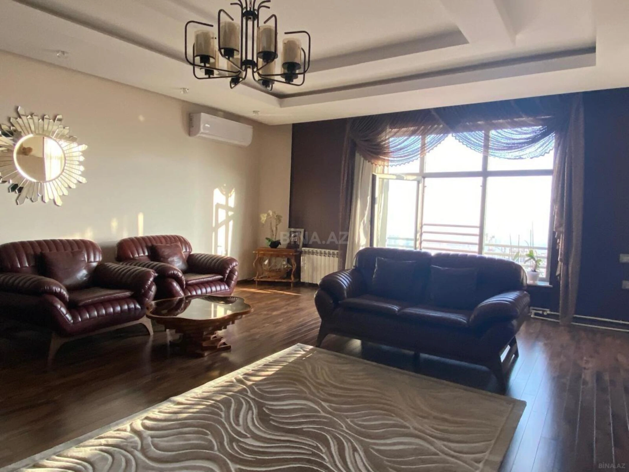 Satılır 3 otaqlı mənzil 172 m²
