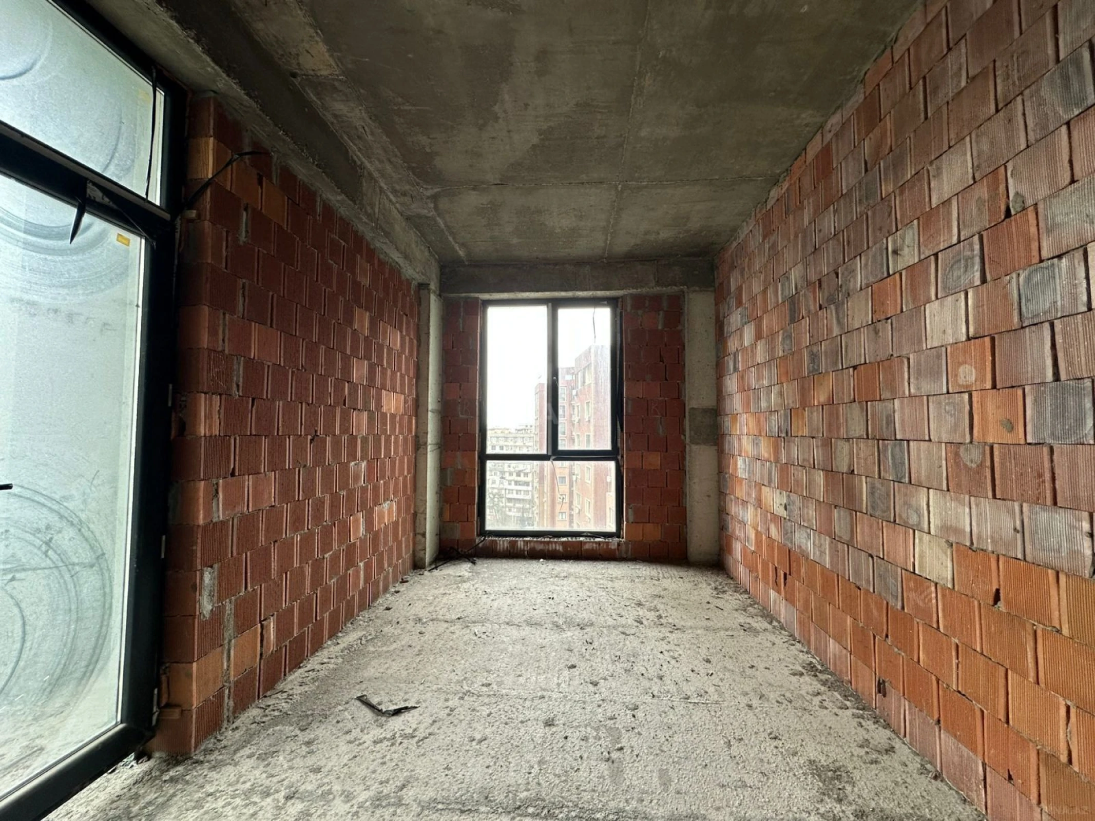 Satılır 3 otaqlı mənzil 117 m²