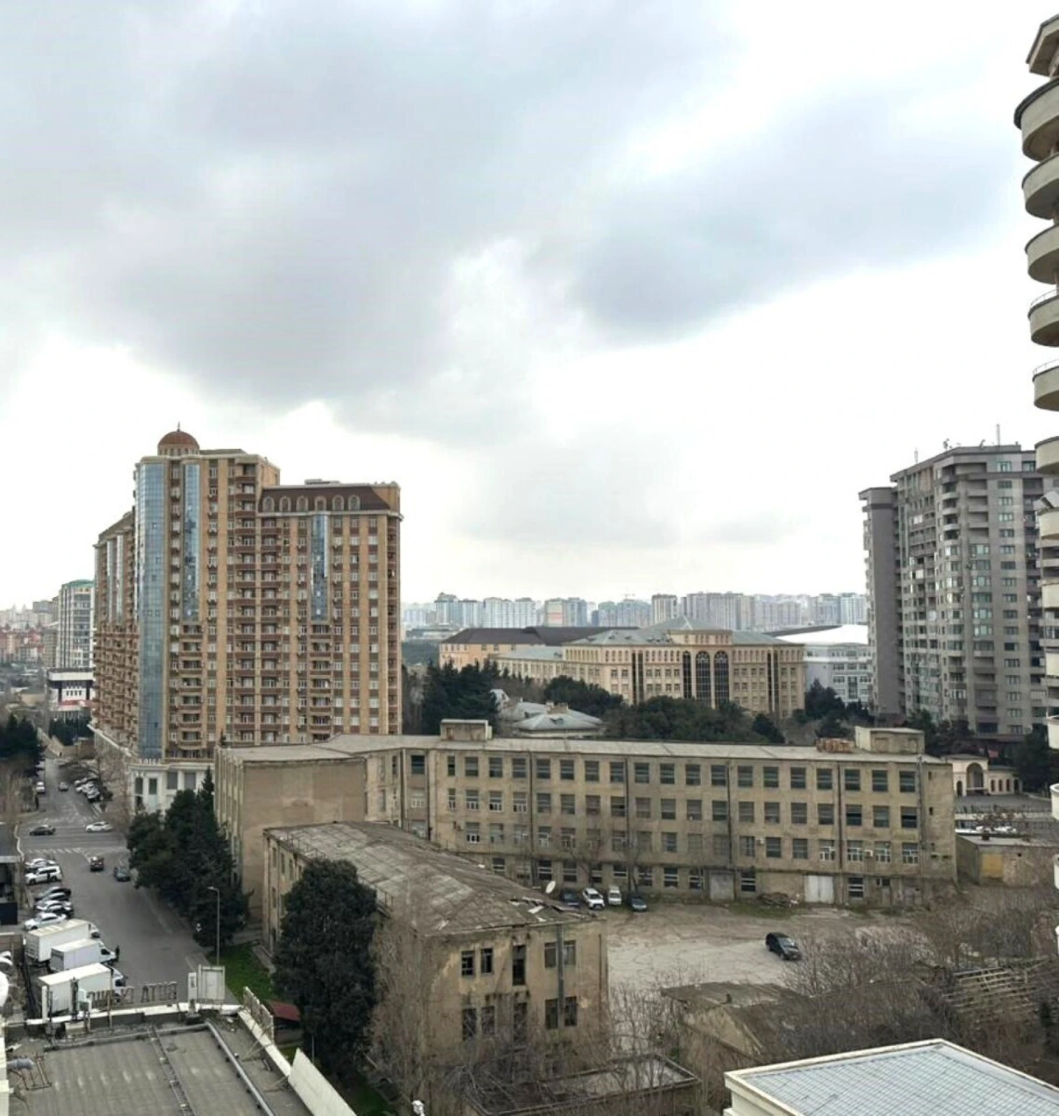 Satılır 3 otaqlı mənzil 117 m²