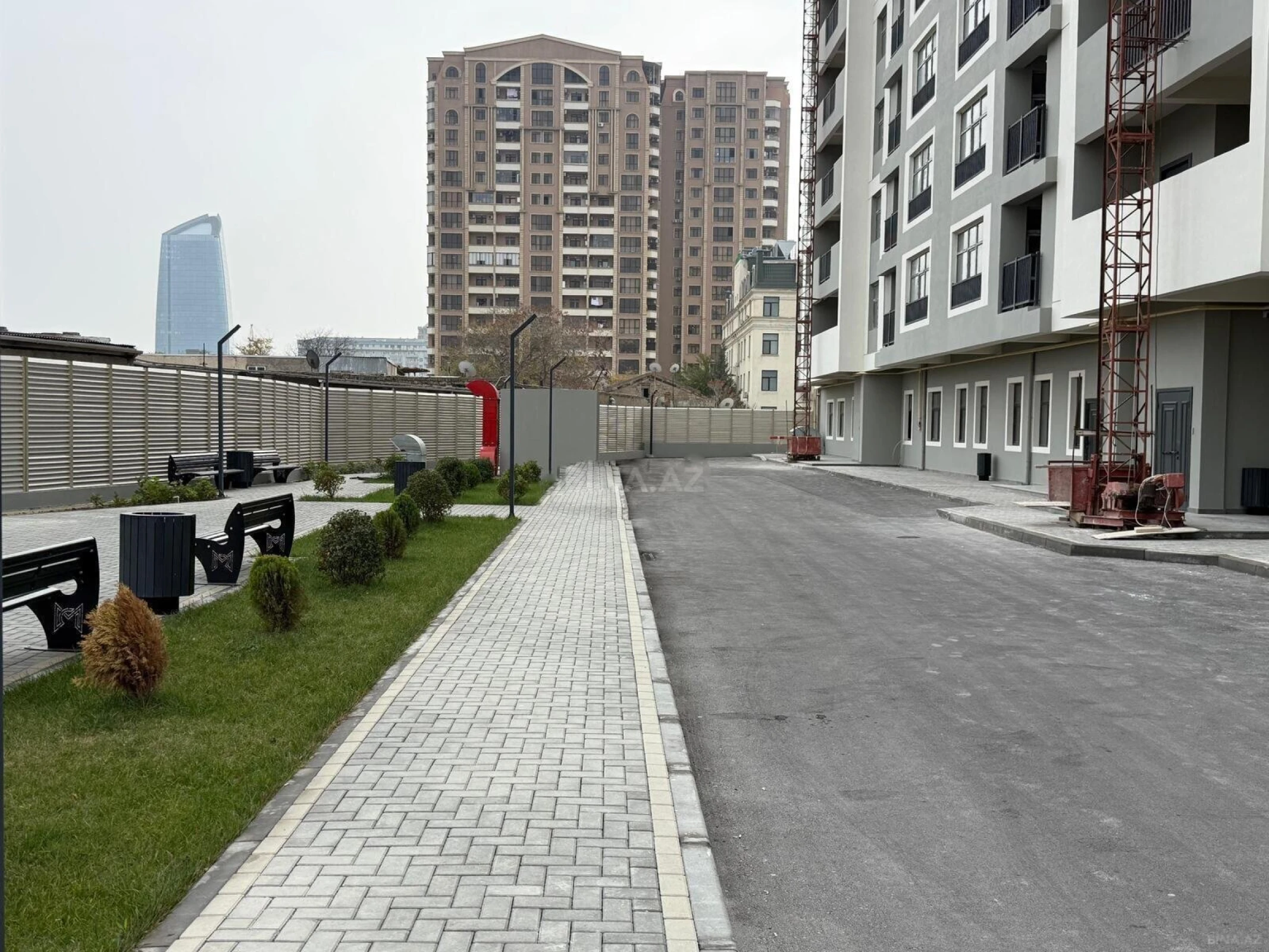 Satılır 3 otaqlı mənzil 117 m²
