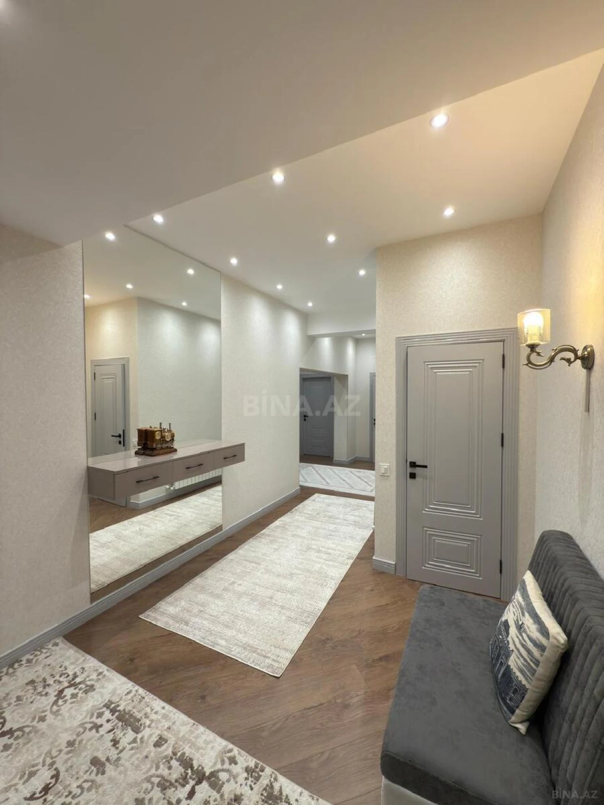 Satılır 3 otaqlı mənzil 117 m²