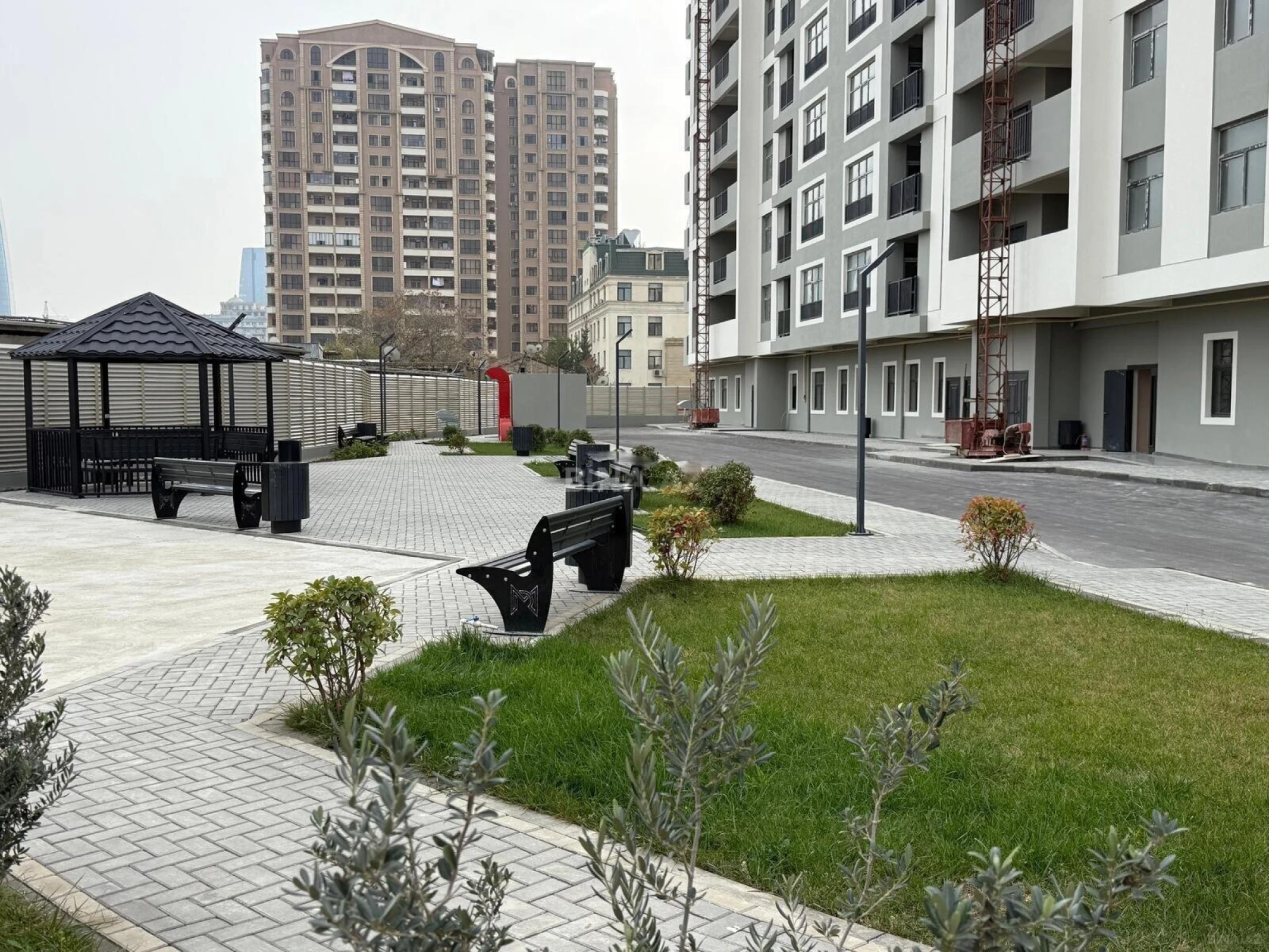 Satılır 3 otaqlı mənzil 117 m²