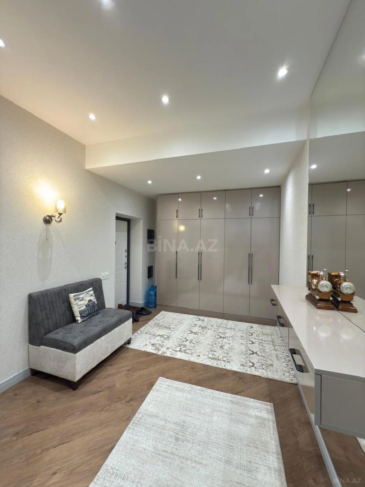 Satılır 3 otaqlı mənzil 117 m²