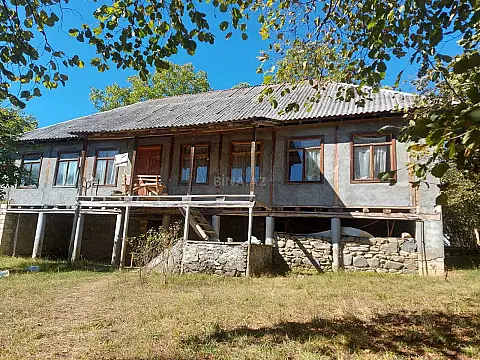 Satılır 5 otaqlı həyət evi 130 m² — Qəbələ 5 otaq 130.00 m²