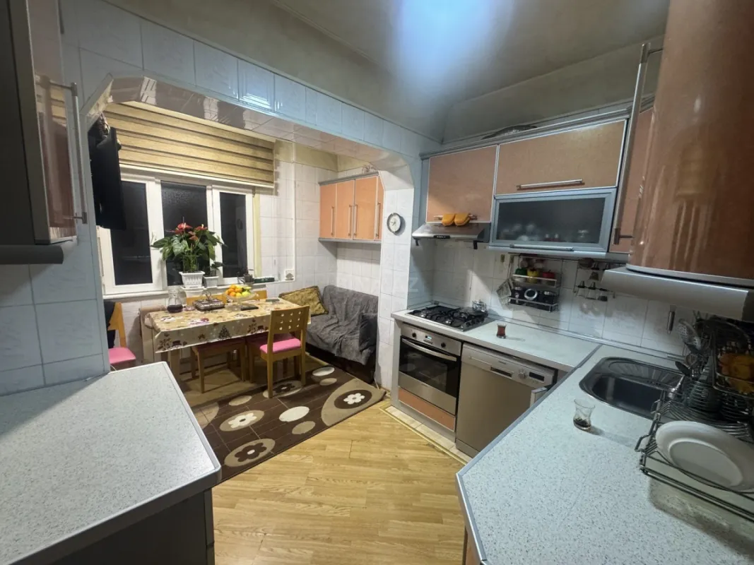 Satılır 4 otaqlı mənzil 110 m²