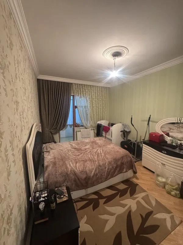 Satılır 4 otaqlı mənzil 110 m²