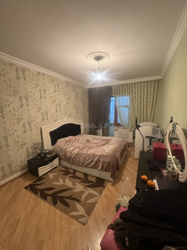Satılır 4 otaqlı mənzil 110 m²