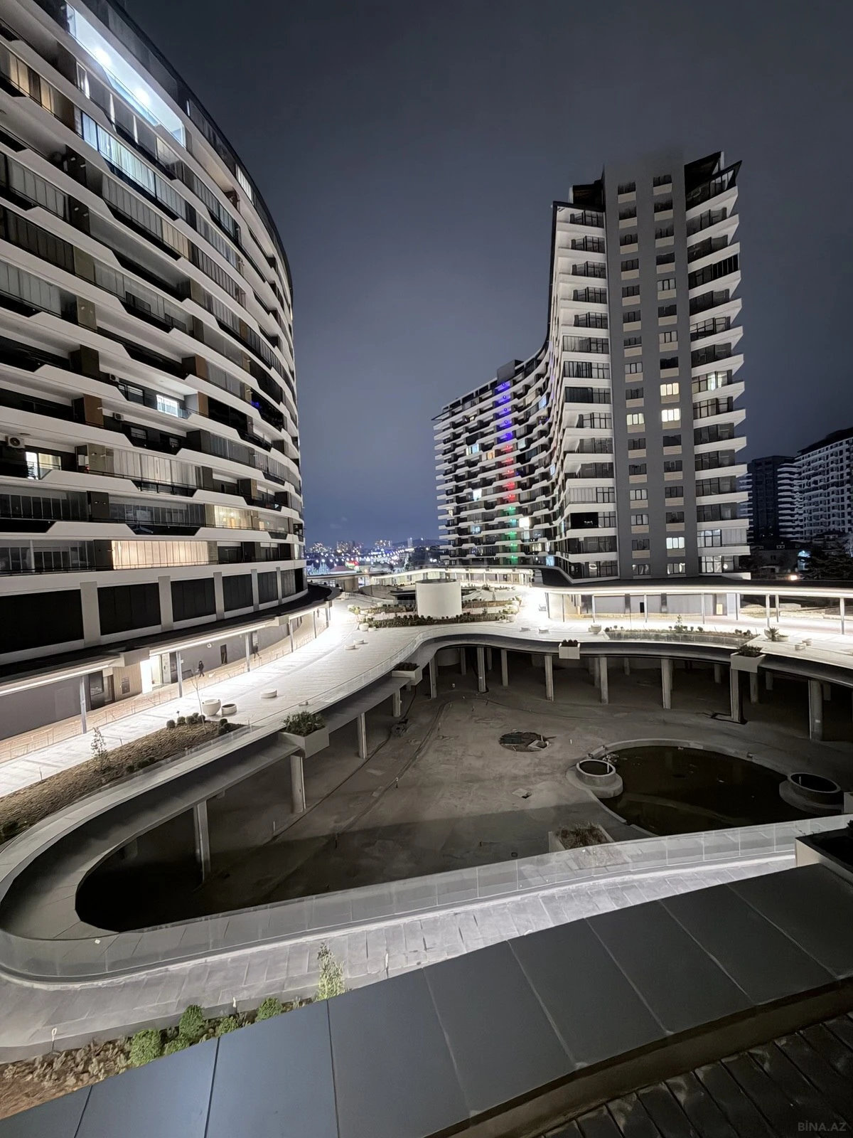 Satılır 3 otaqlı mənzil 114 m²