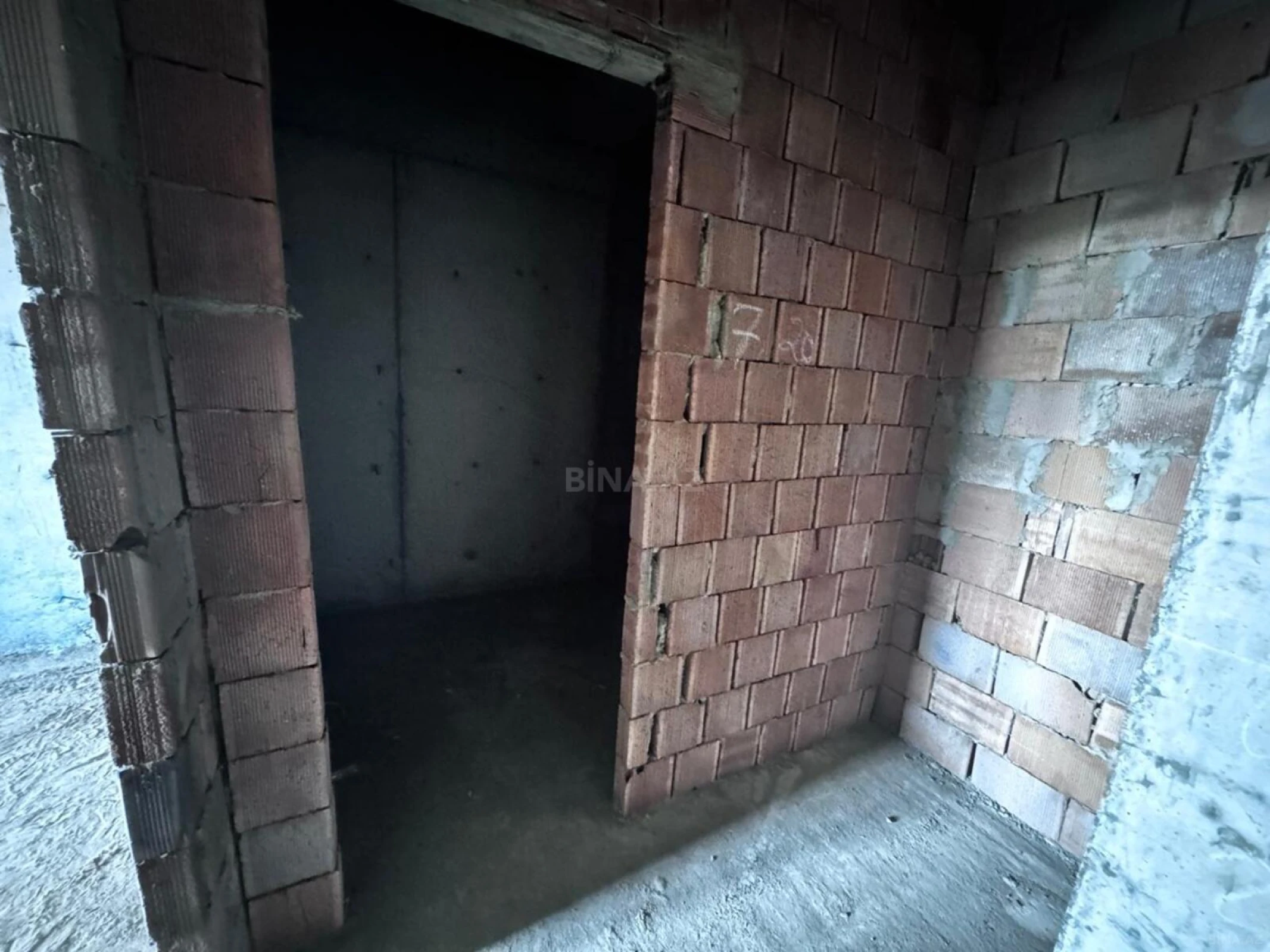 Satılır 2 otaqlı mənzil 82 m²