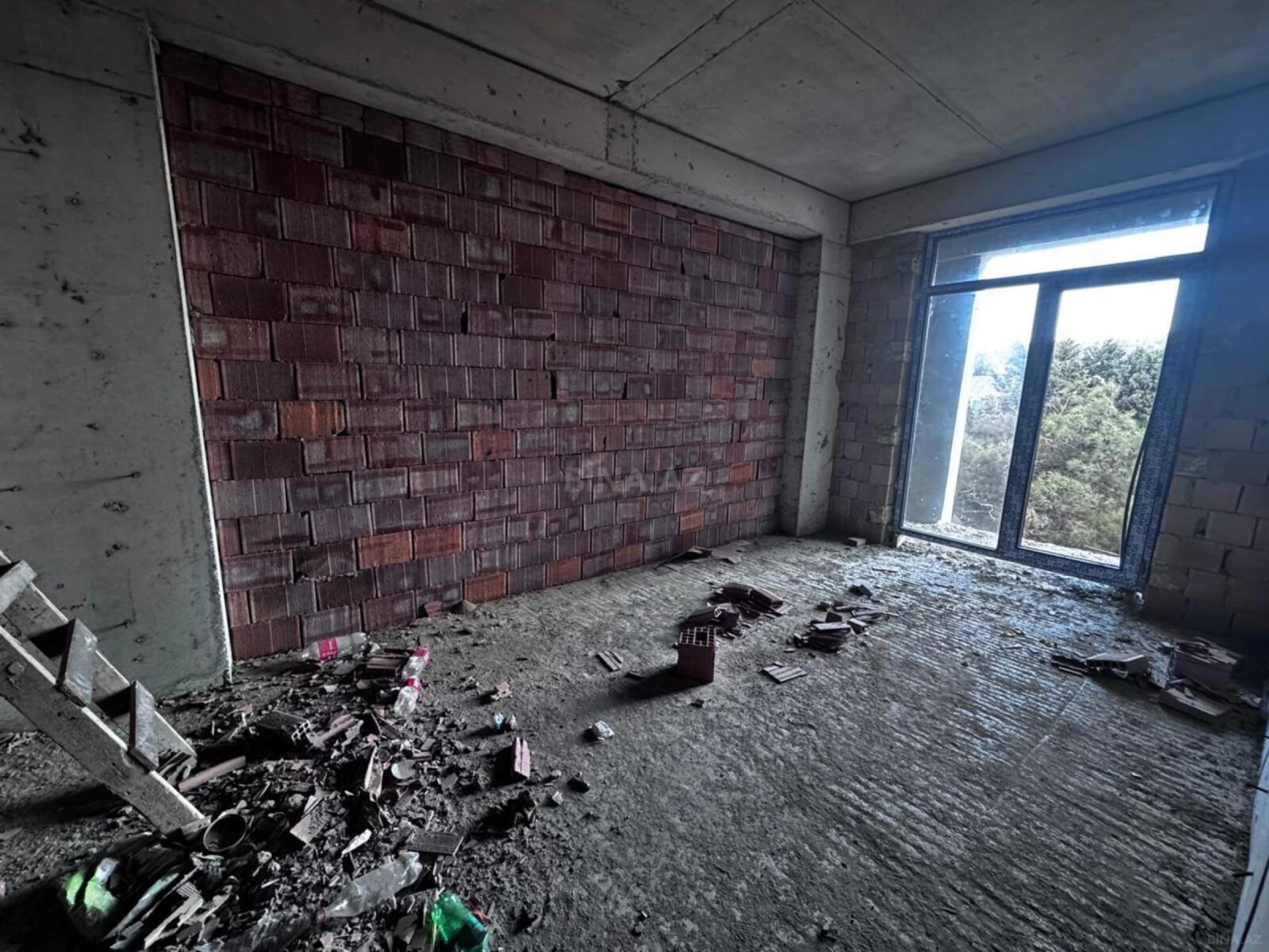 Satılır 2 otaqlı mənzil 82 m²