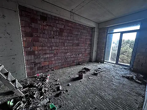 Satılır 2 otaqlı mənzil 82 m²