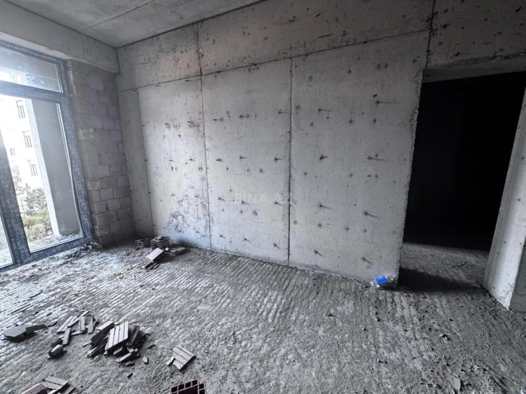 Satılır 2 otaqlı mənzil 82 m²