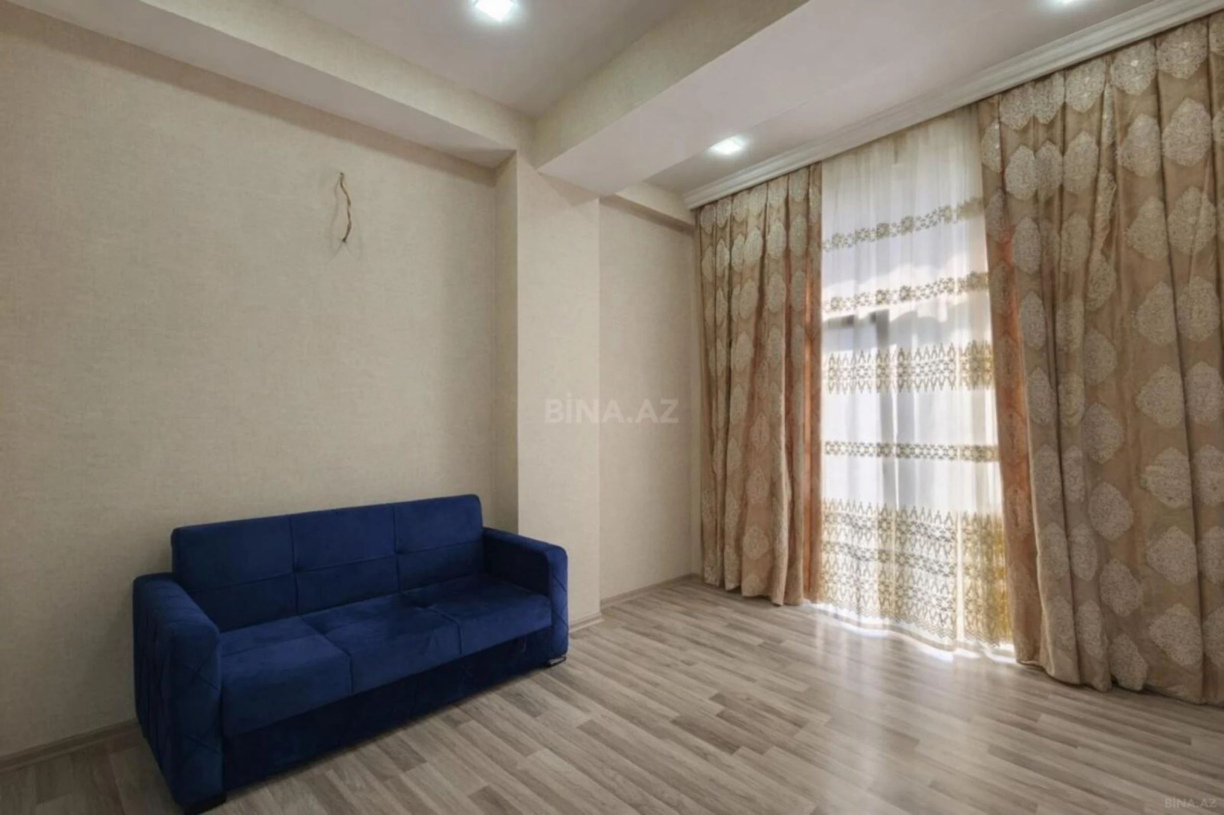 Satılır 4 otaqlı mənzil 130 m²