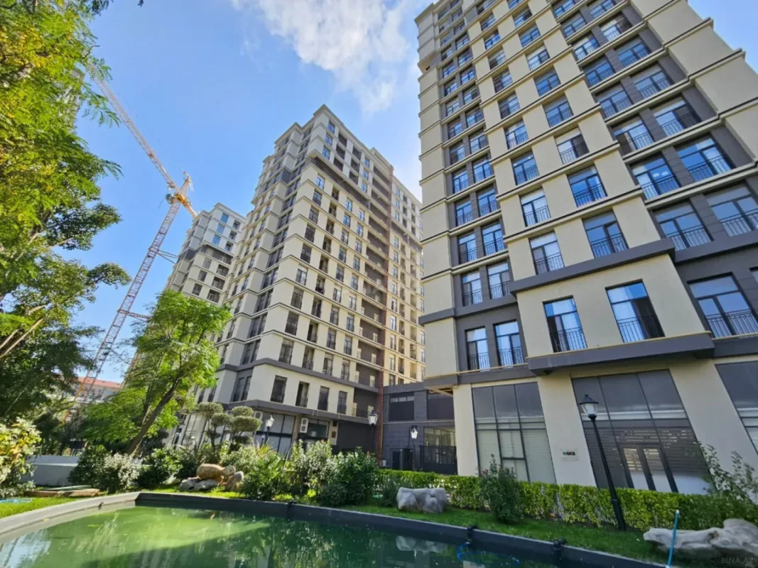 Satılır 4 otaqlı mənzil 130 m²