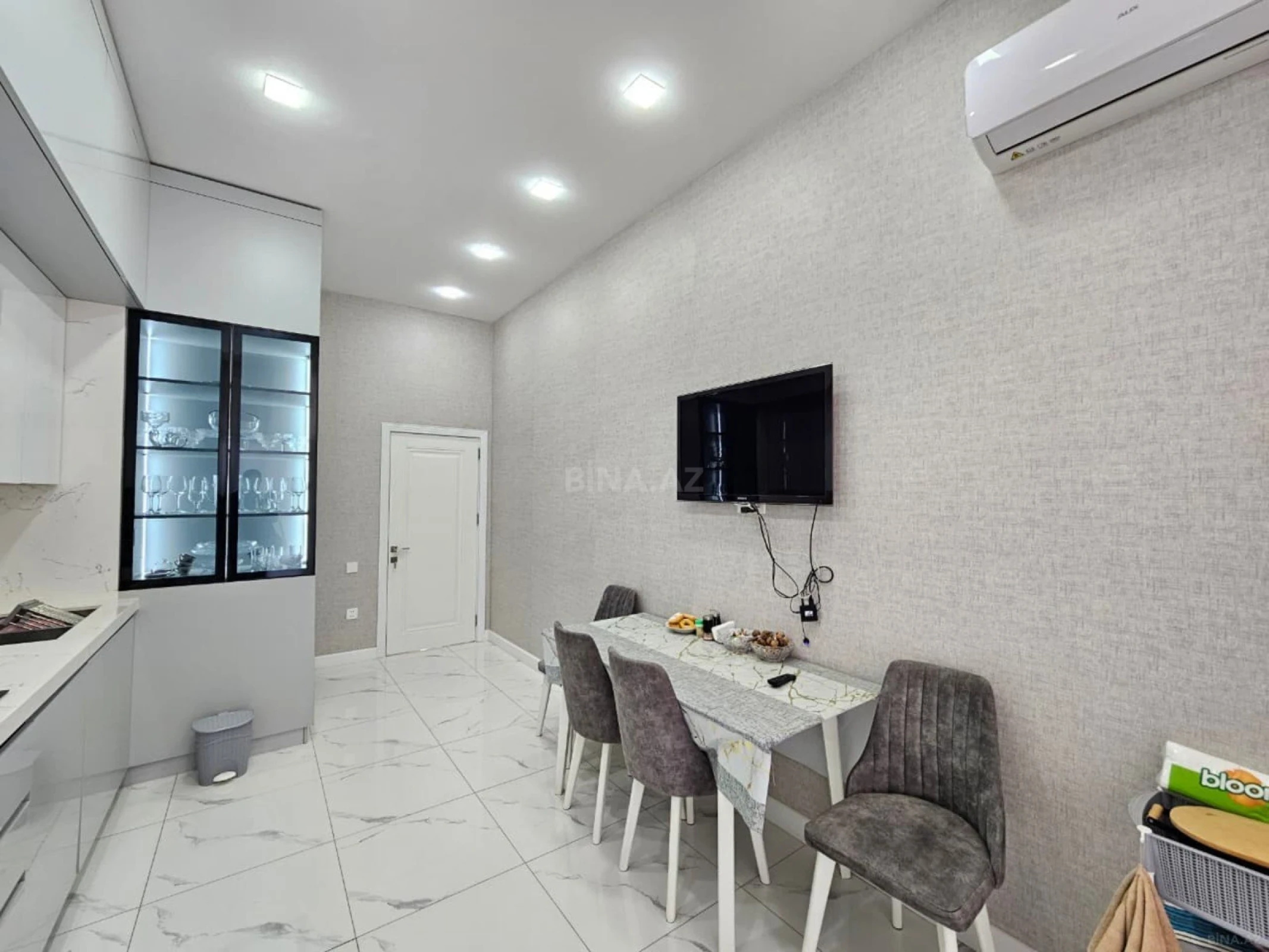 Satılır 4 otaqlı mənzil 130 m²