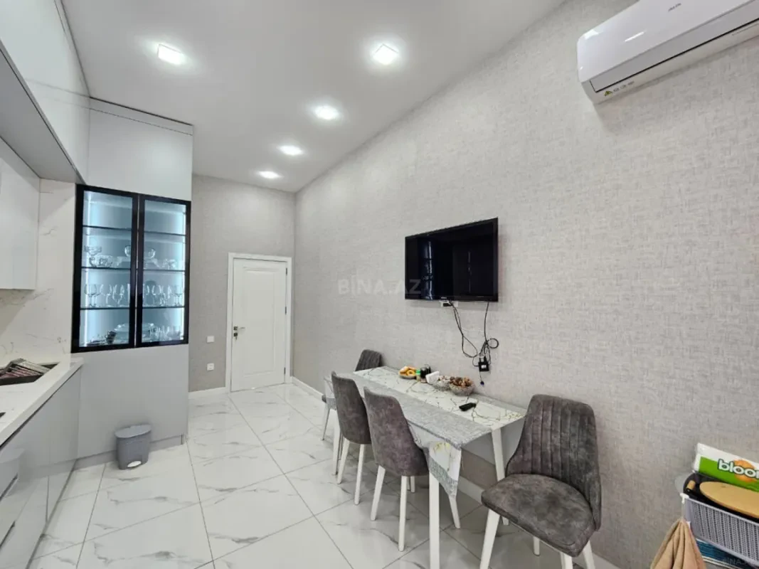 Satılır 4 otaqlı mənzil 130 m²