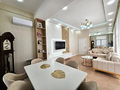 Satılır 4 otaqlı mənzil 130 m²