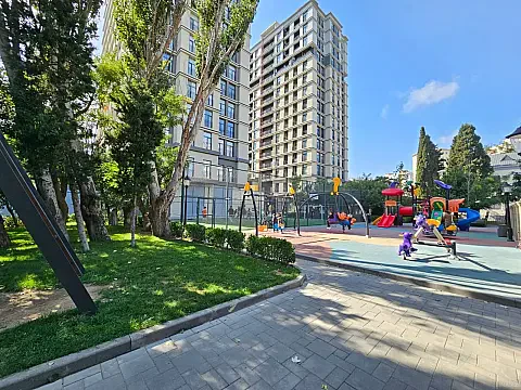 Satılır 4 otaqlı mənzil 130 m²