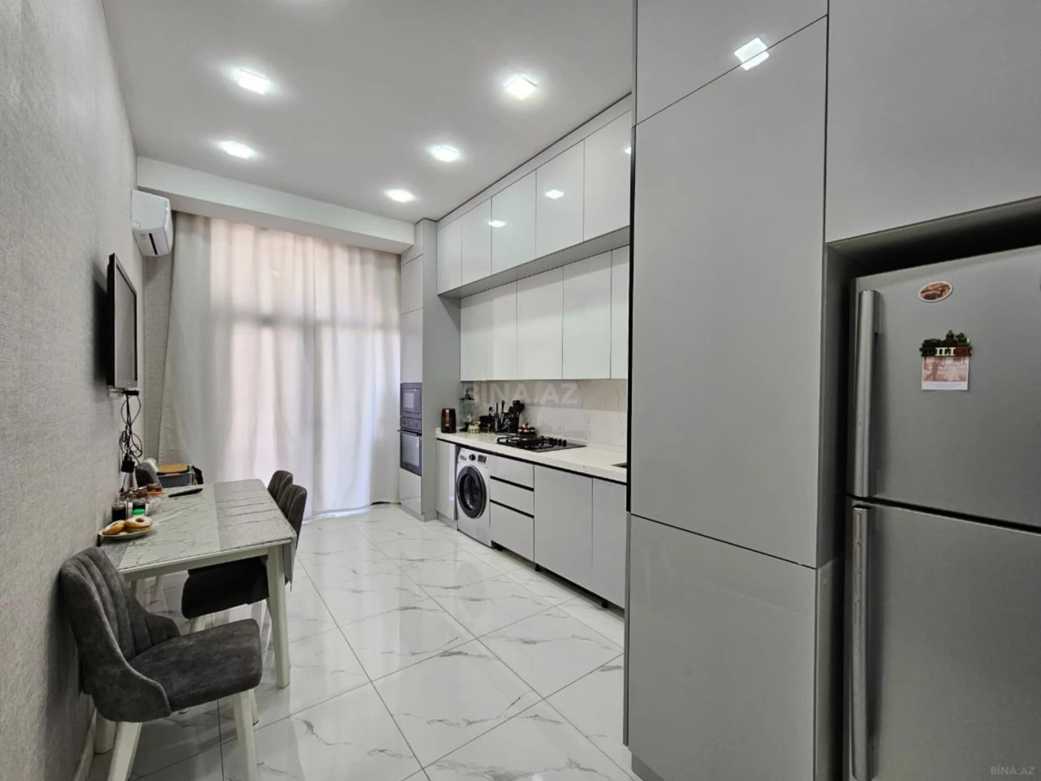 Satılır 4 otaqlı mənzil 130 m²