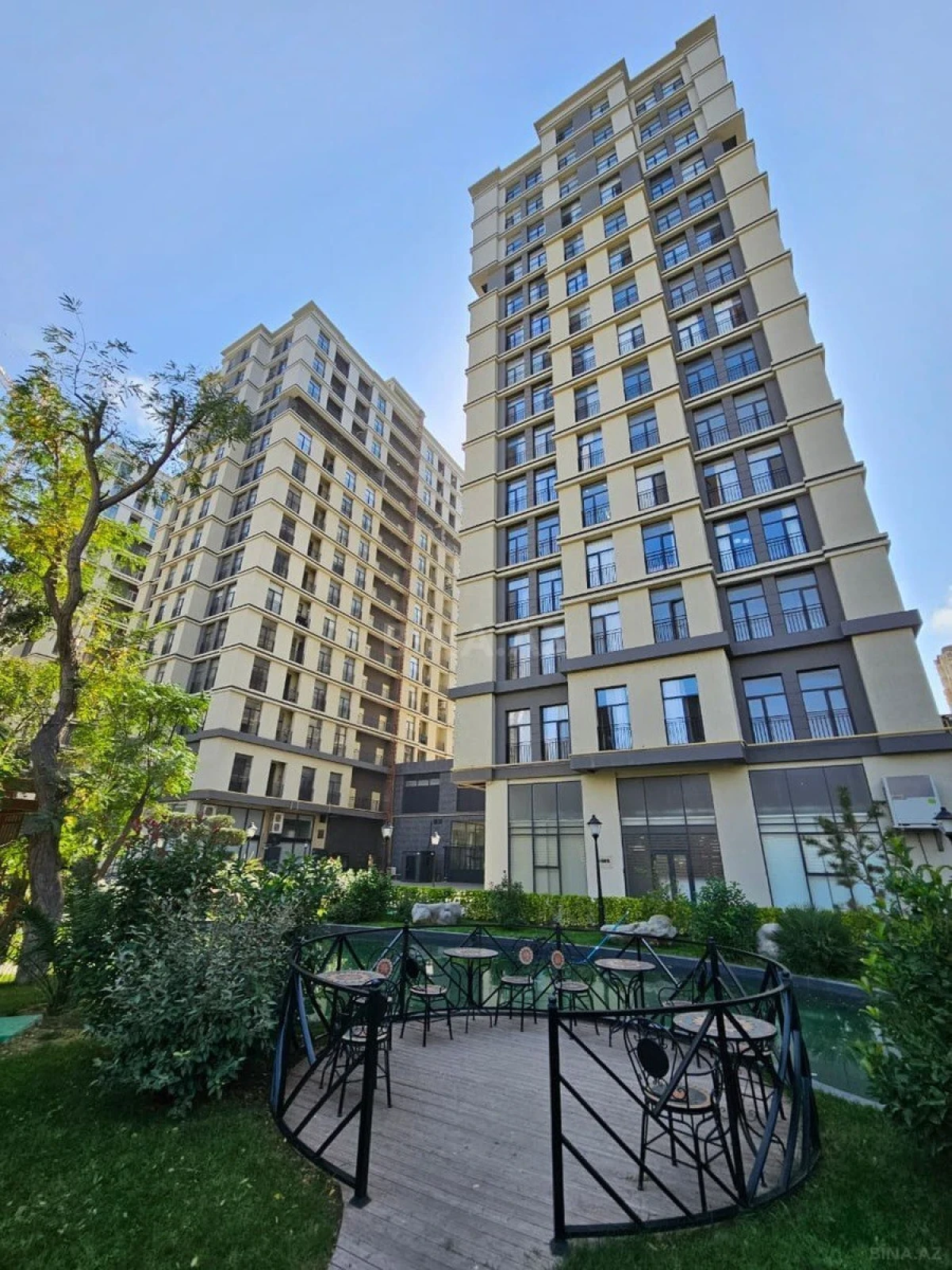 Satılır 4 otaqlı mənzil 130 m²