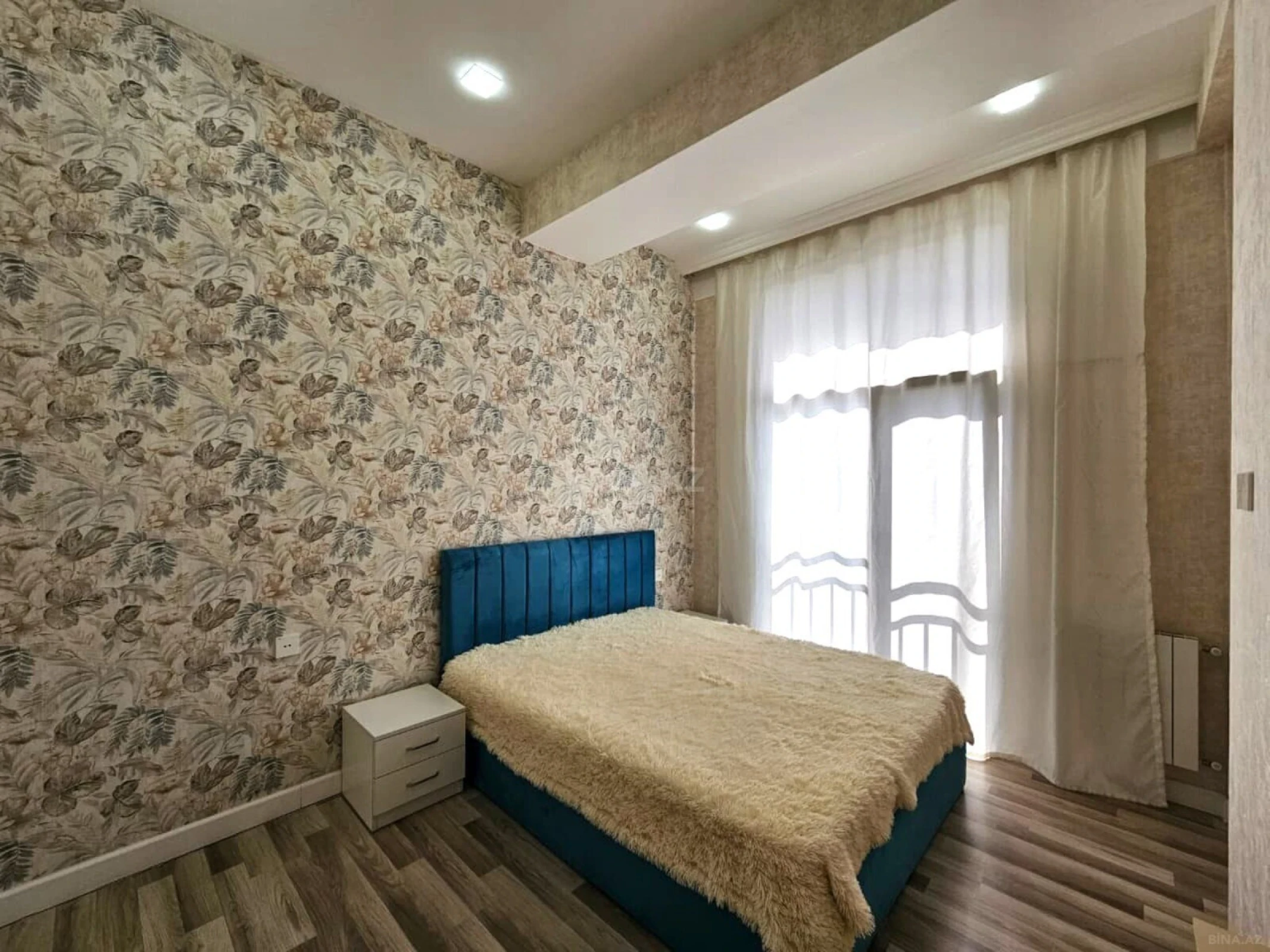 Satılır 4 otaqlı mənzil 130 m²