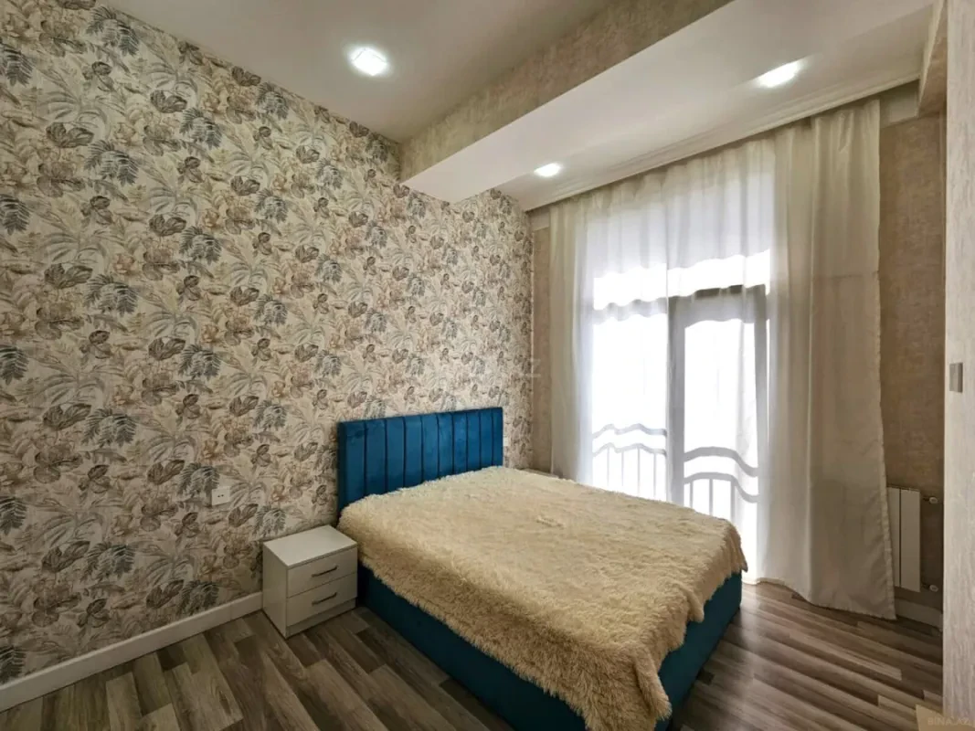 Satılır 4 otaqlı mənzil 130 m²