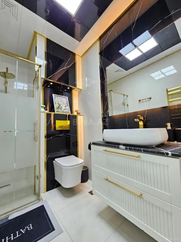 Satılır 4 otaqlı mənzil 130 m²