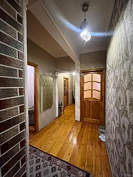 Satılır 5 otaqlı mənzil 130 m²