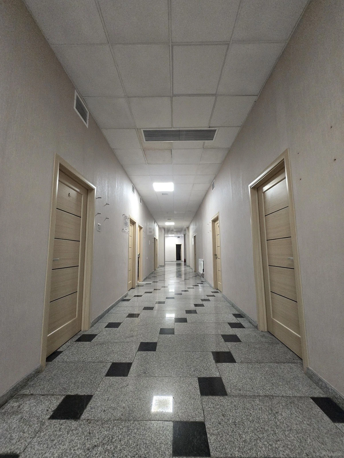 Kirayə verilir 1 otaqlı ofis 20 m²