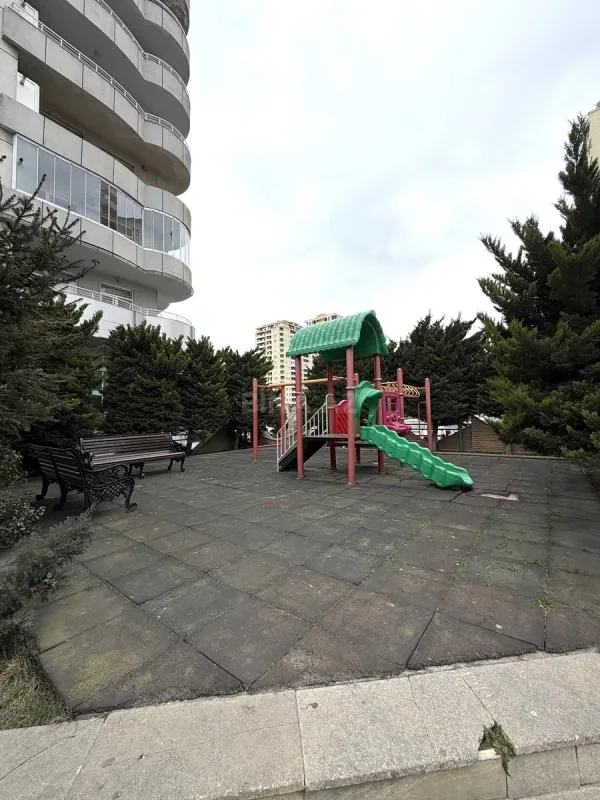 Kirayə verilir 6 otaqlı mənzil 220 m²