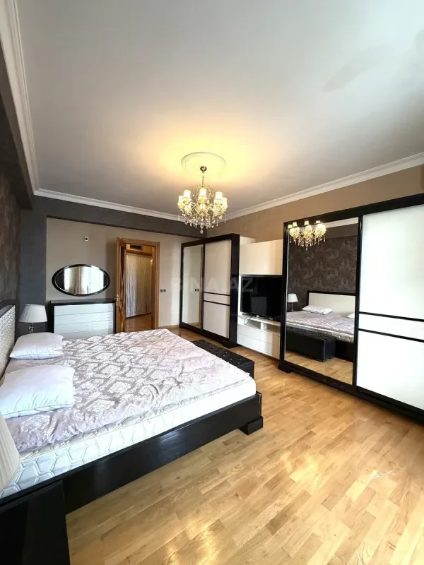 Kirayə verilir 6 otaqlı mənzil 220 m²