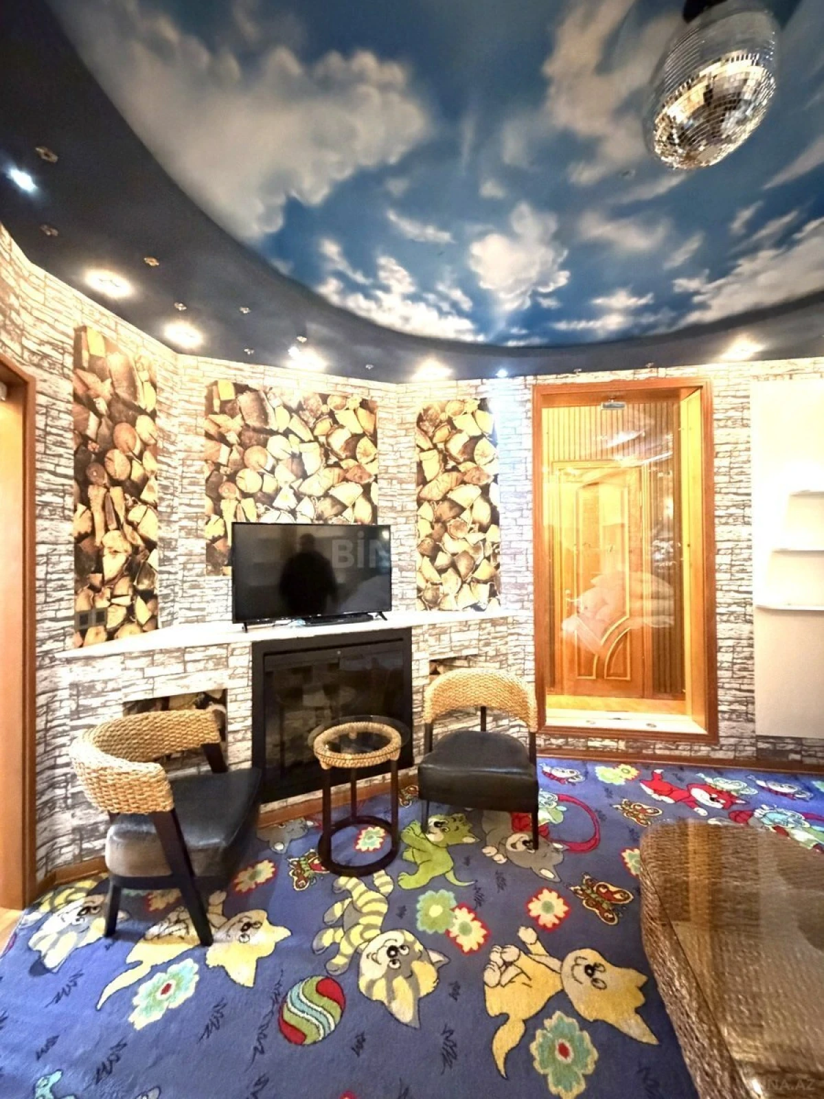 Kirayə verilir 6 otaqlı mənzil 220 m²