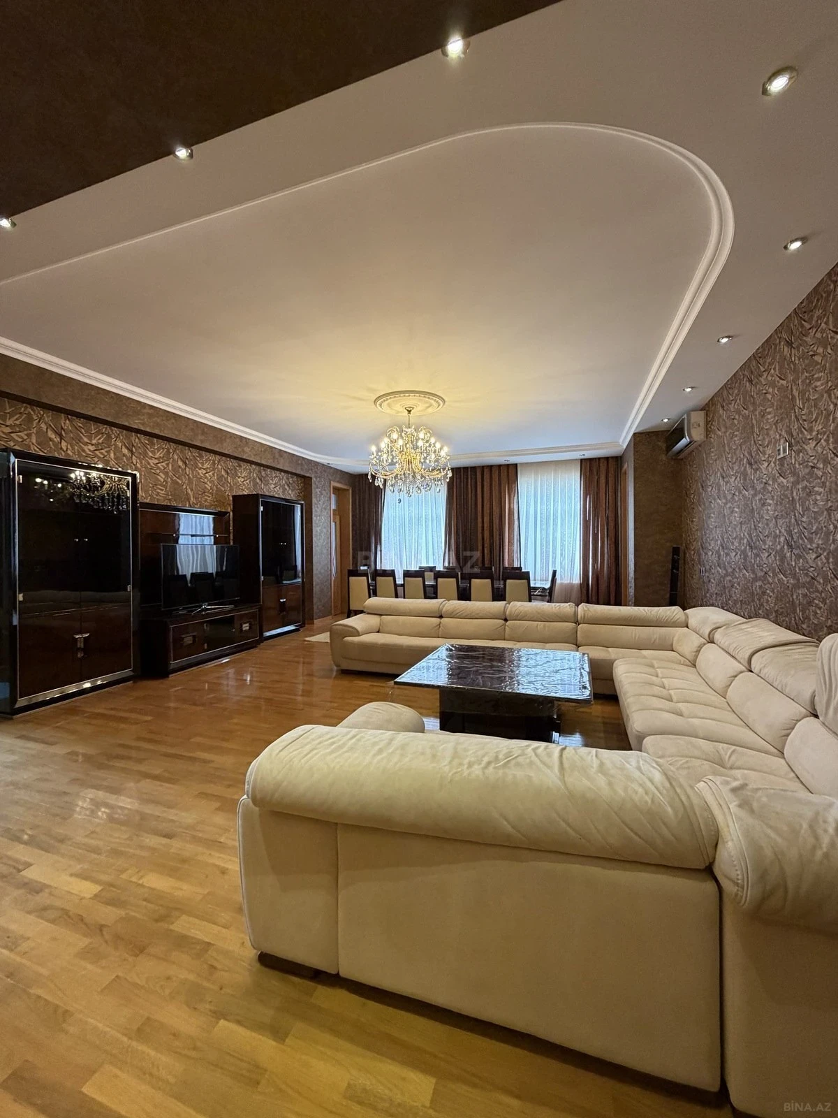 Kirayə verilir 6 otaqlı mənzil 220 m²