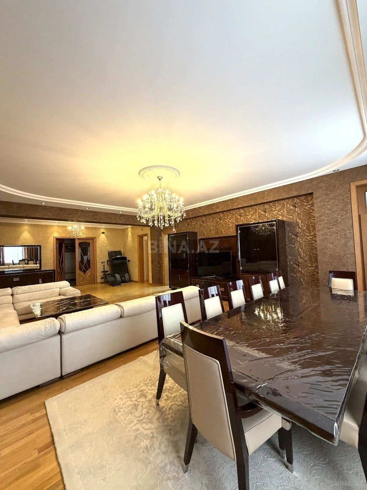 Kirayə verilir 6 otaqlı mənzil 220 m²